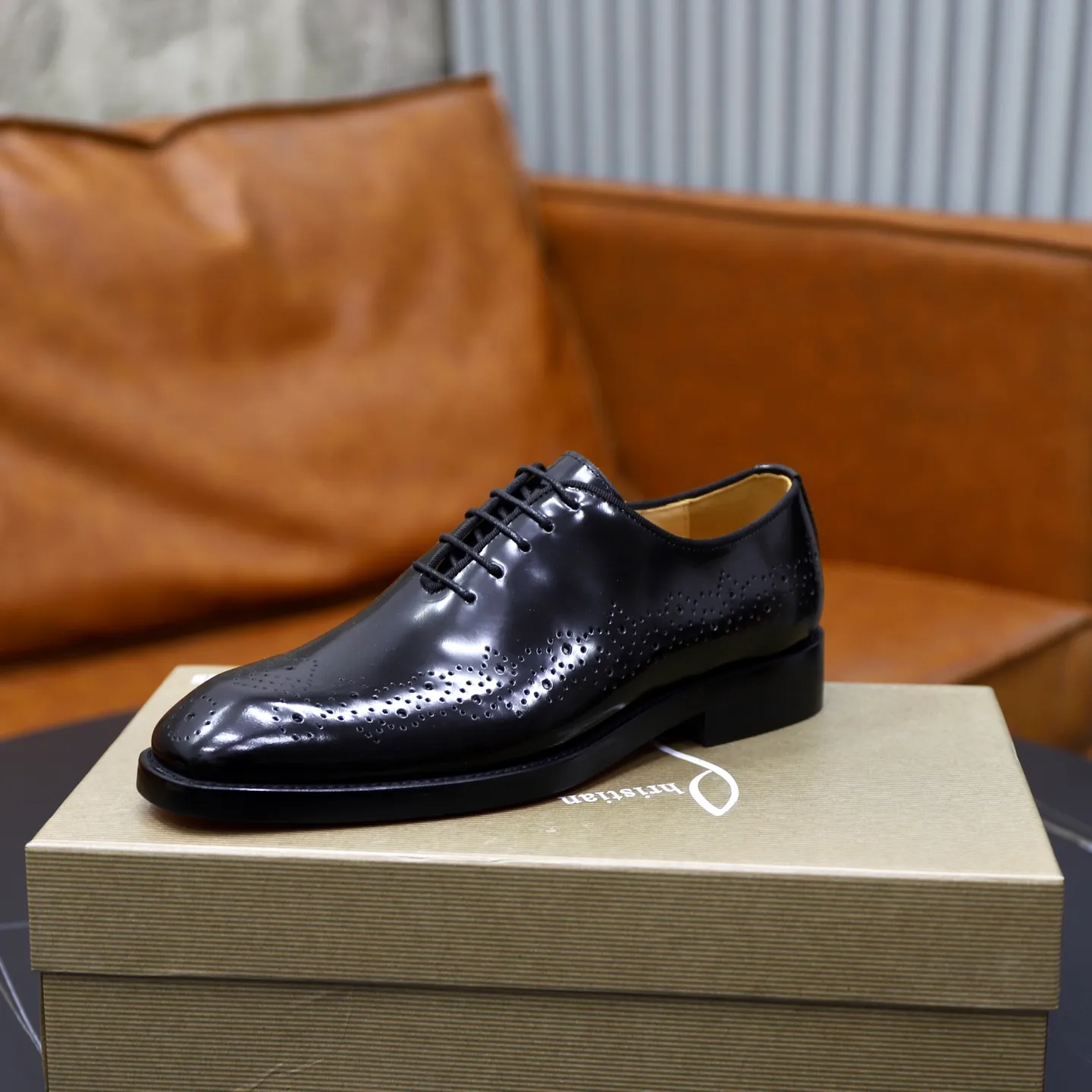 Ex-factory price: 620💰Christia*.Loubouti*🆑High-end men’s business formal leather shoes | Classic red sole shoes | Original imported first-layer cowhide | Water-dyed cowhide lining | Italian imported red rubber outsole | High-end luxury | Perfect interpretation of fashion, sunshine, style, suitable for various occasions Size: 39-44 (38.45 custom-made)